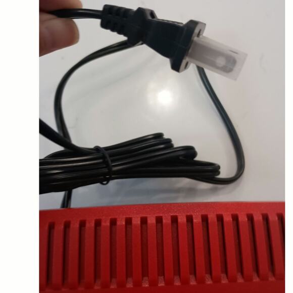 Milwaukee brand new without box 12 volt charger - Picture 3 of 8